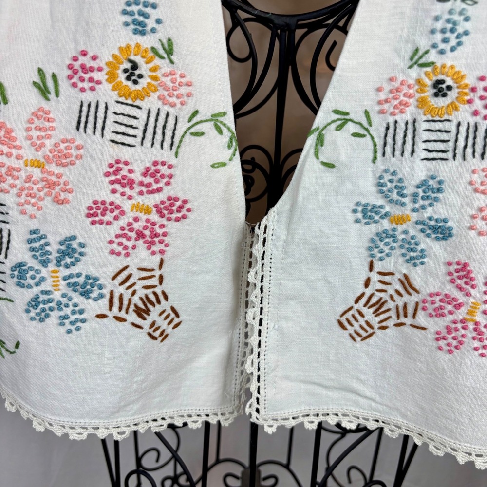 Vintage Embroidered Floral Vest White Crochet Lace Trim Cropped Handmade Sz M - Picture 5 of 16